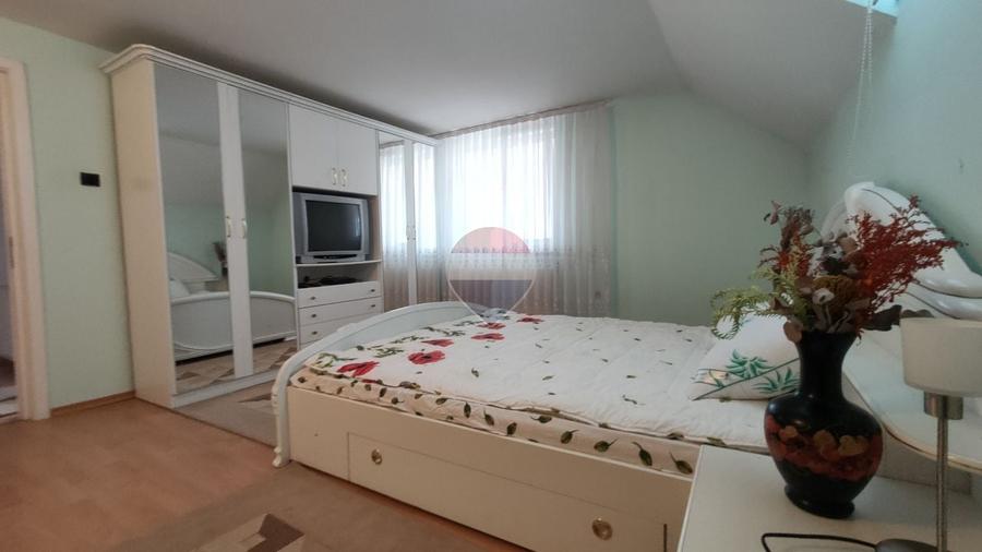Casă individuală cu 7 camere cu Teren 4431 Mp în Vâlcele