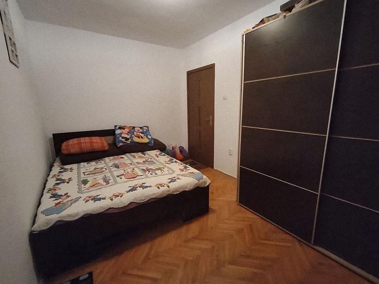 Apartament cu 3 camere decomandat, mobilat în Șagului