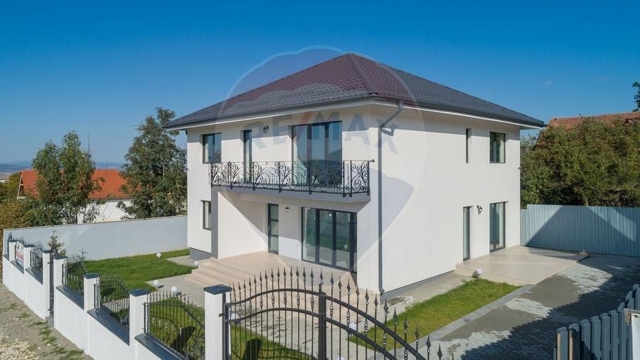 Casă cu 5 camere cu Teren 400 Mp în Bunloc