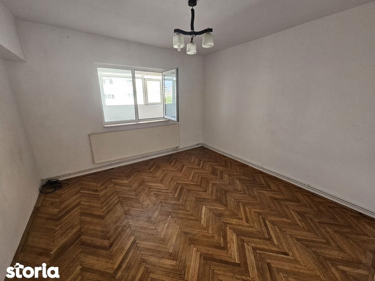 Apartament cu 3 camere decomandat în Craiovei