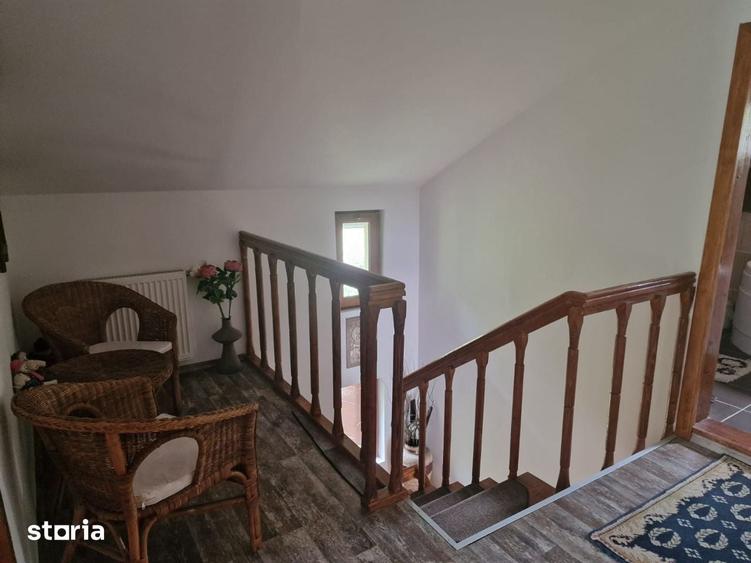 Casă cu 5 camere cu Teren 2000 Mp în Comarnic