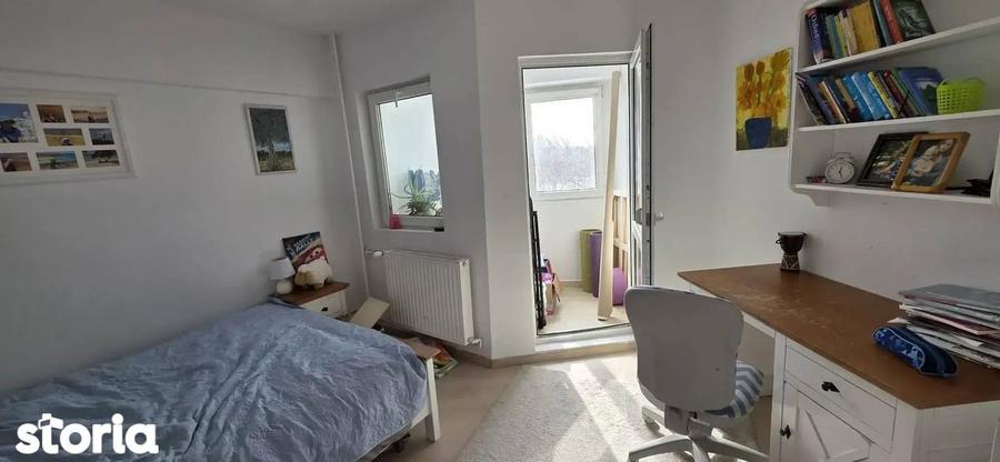 Apartament cu 3 camere decomandat, mobilat în Băneasa