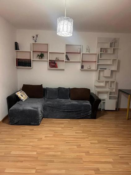 Apartament cu 3 camere decomandat în Florești