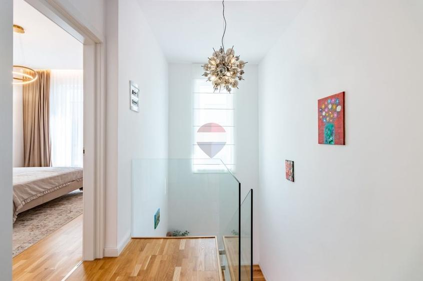 Casă individuală cu 5 camere cu Teren 452 Mp în Corbeanca
