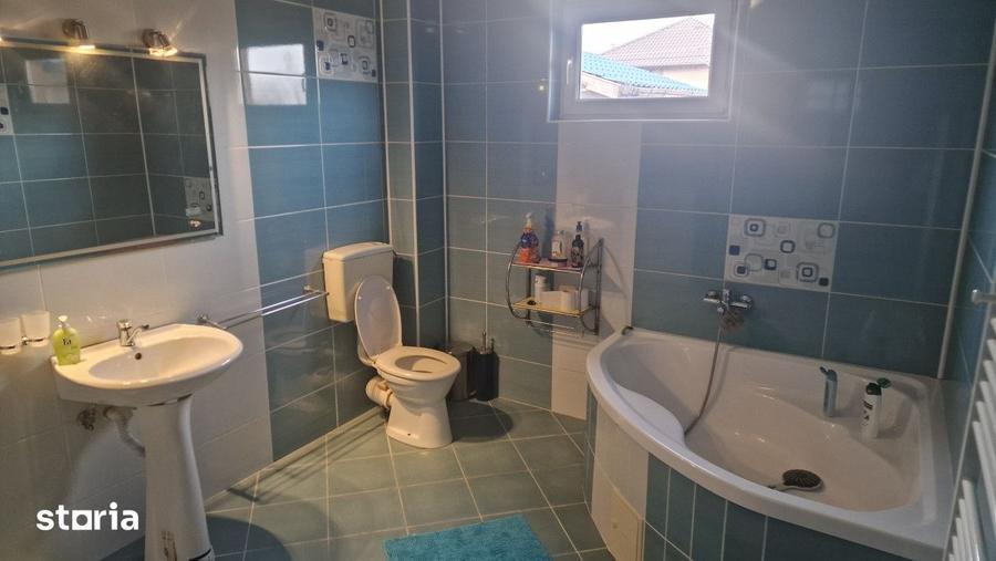 Casă cu 5 camere cu Teren 250 Mp în Chiajna