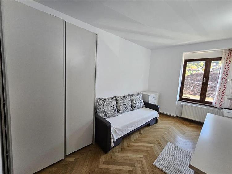 Apartament cu 3 camere decomandat, mobilat în Centrul Istoric