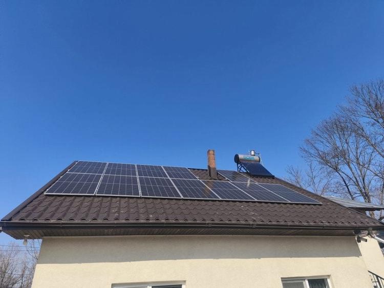 Casă cu 5 camere cu Teren 1000 Mp în Grămești