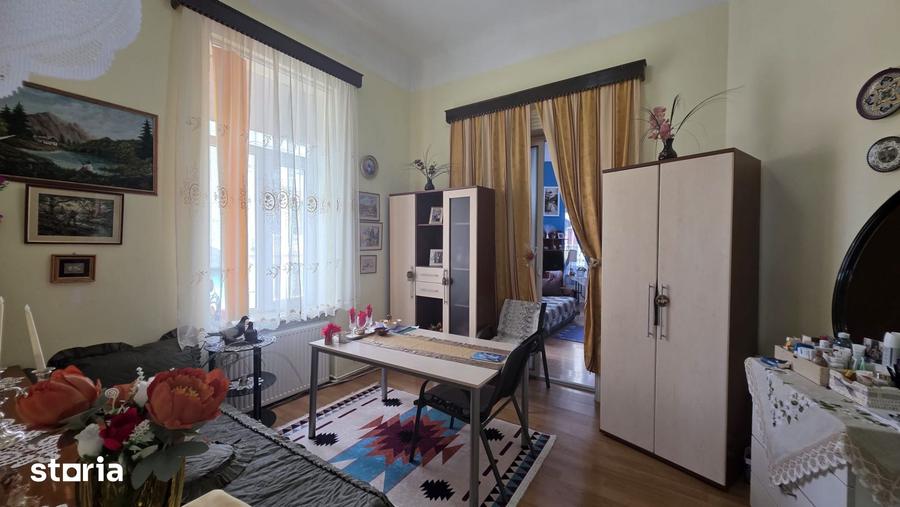 Apartament cu 5 camere în Armeneasca