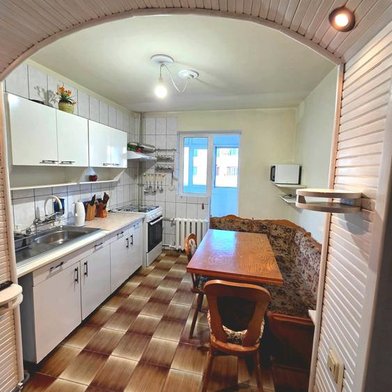 Apartament cu 3 camere semidecomandat în Iancului