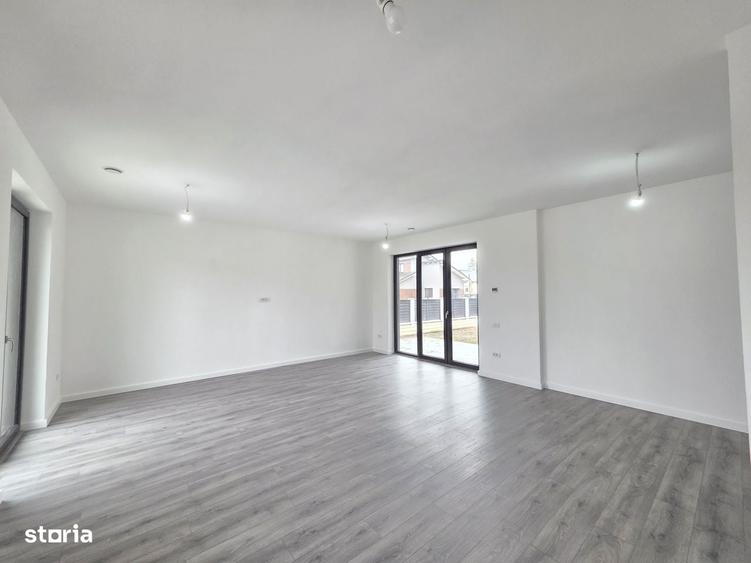 Casă cu 4 camere decomandat cu Teren 600 Mp în Hălchiu