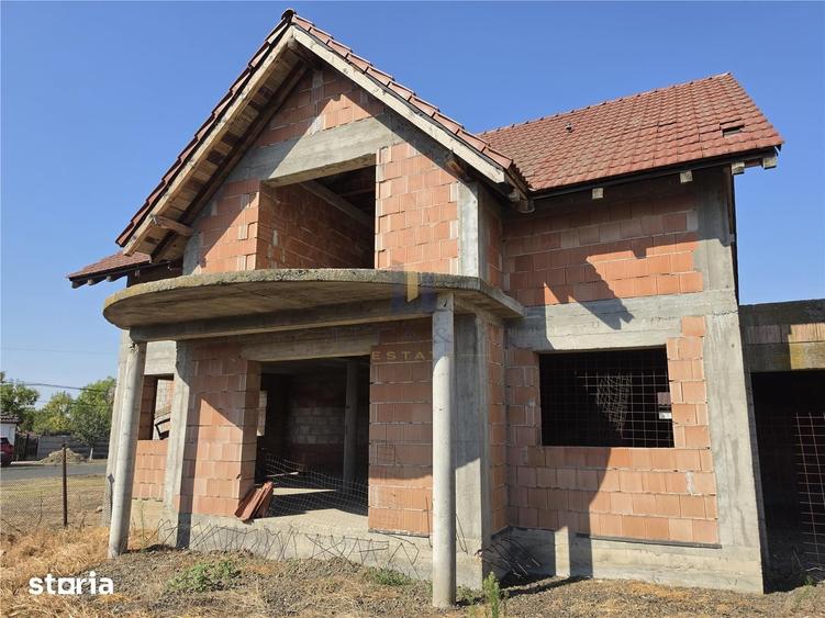 Casa parter si etaj la rosu ,Recas - 9