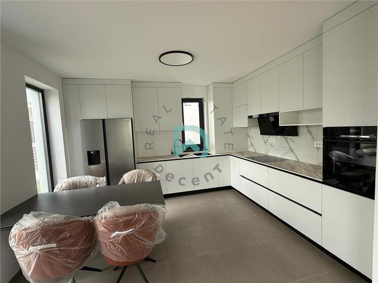 Casă individuală cu 4 camere cu Teren 330 Mp în Central