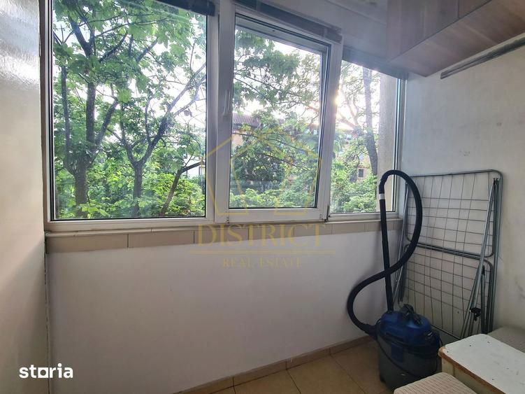 Apartament cu 3 camere semidecomandat în Dacia