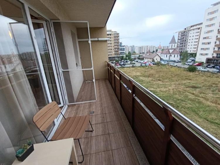Apartament cu 2 camere decomandat în Tractorul