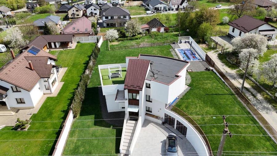Vila de lux 5 camere +1500mp teren Cisnadie - 1