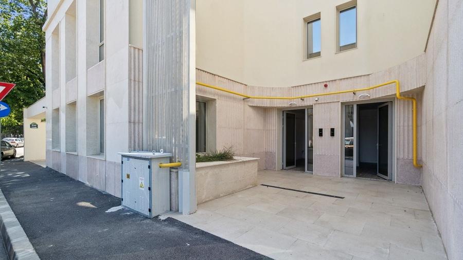 Apartament cu 3 camere decomandat, mobilat în P-ța Universității