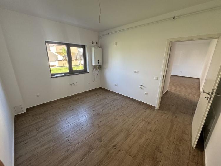 Apartament cu 7 camere decomandat în Sânpetru