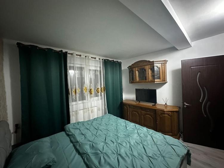 Apartament cu 2 camere semidecomandat în Craiovița Nouă
