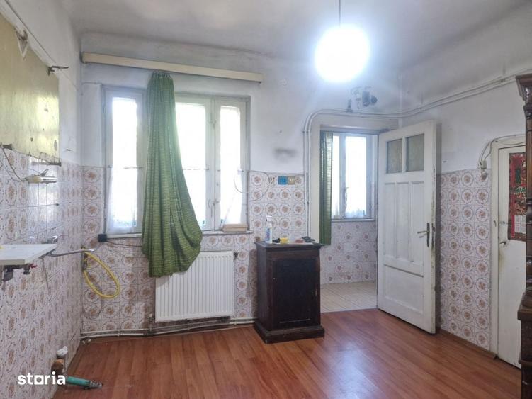 Casă cu 3 camere decomandat în Central
