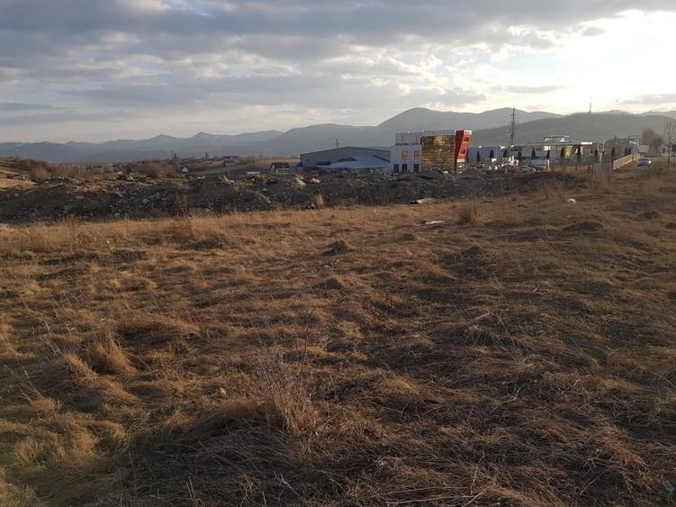 Teren Construcții intravilan de 33000 mp, în Calea Romanului