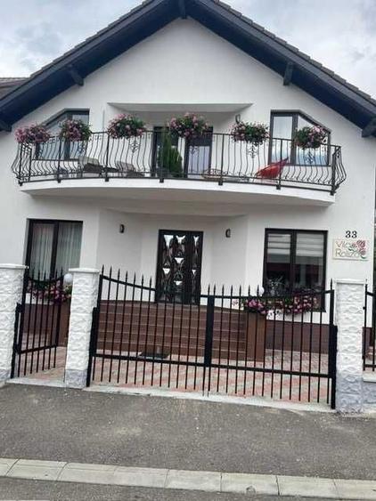Casă cu 4 camere cu Teren 400 Mp în Central