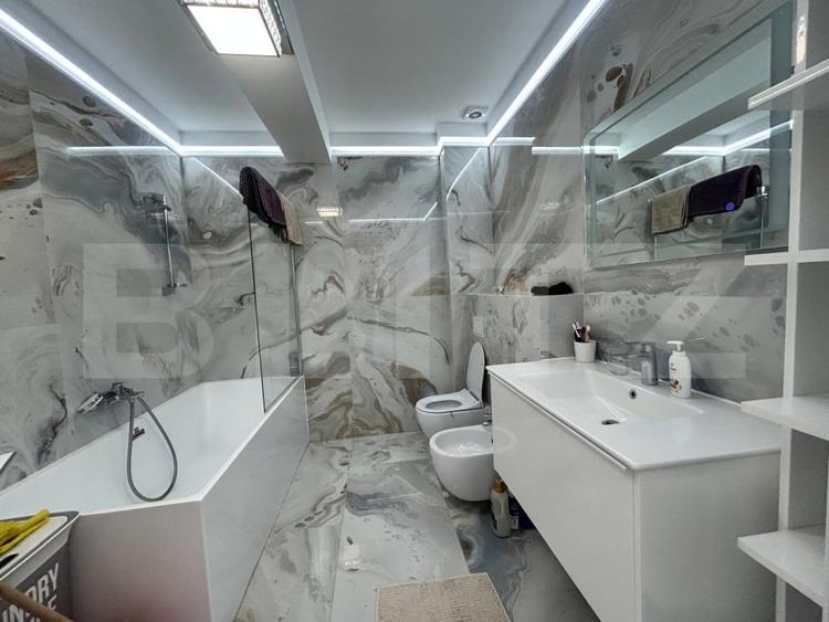 Apartament cu 3 camere semidecomandat, mobilat în Ultracentral