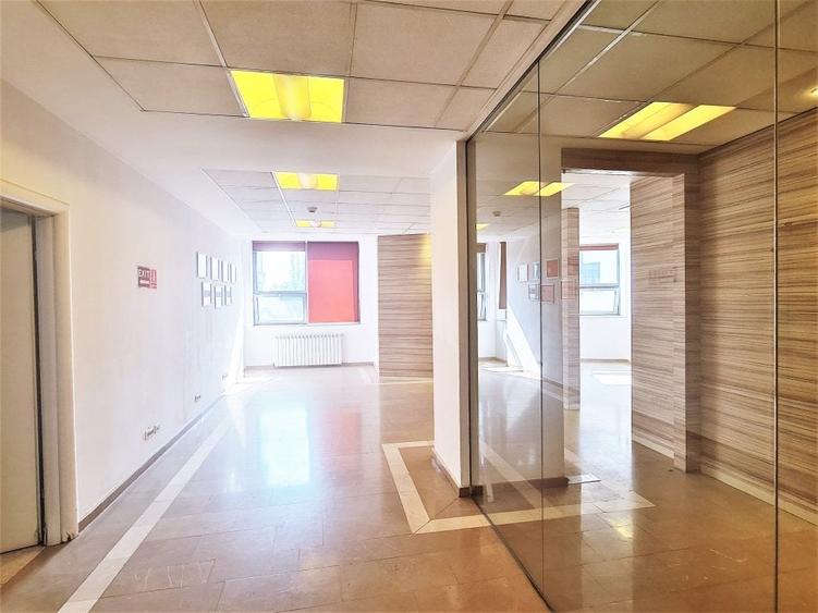 Birou, de 286 mp, în Romană