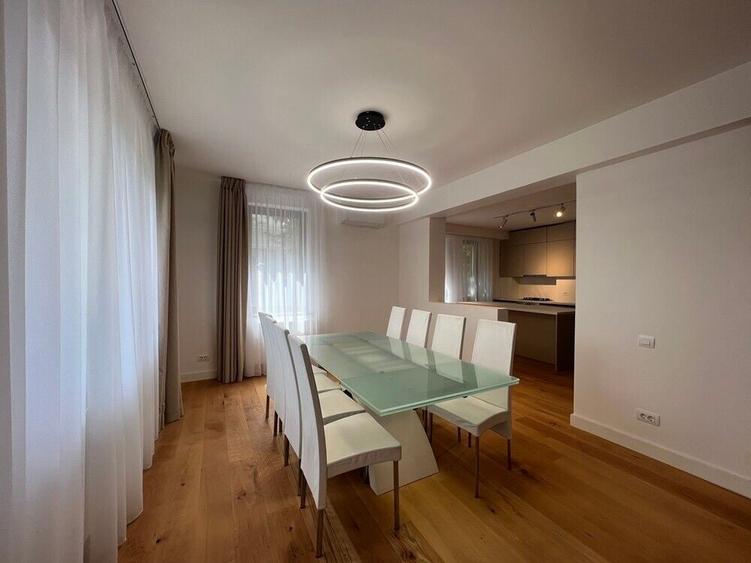 Duplex cu 9 camere cu Canalizare în Kiseleff
