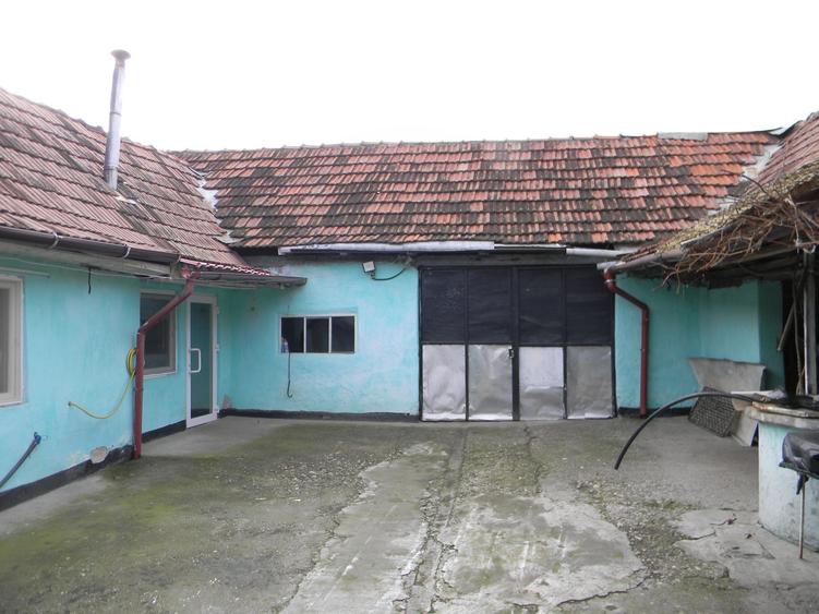 Casă cu 4 camere în Central