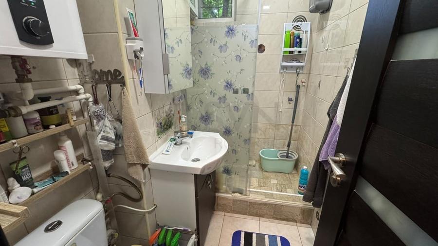 Apartament cu 3 camere semidecomandat, mobilat în Colentina