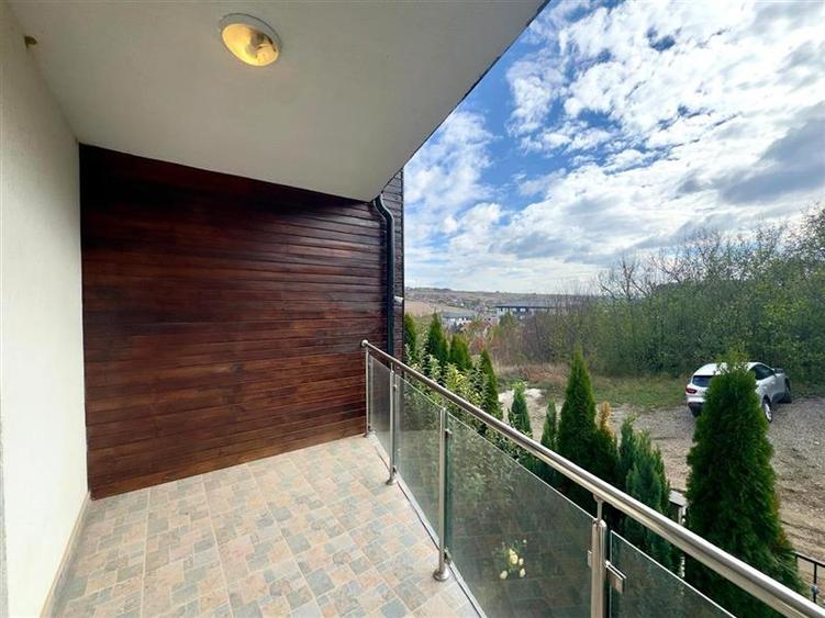 Duplex cu 4 camere cu Canalizare în Rediu