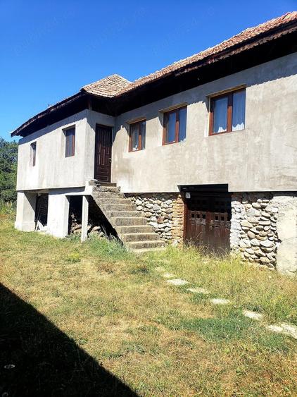 Casă cu 3 camere cu Teren 1200 Mp în Bălănești