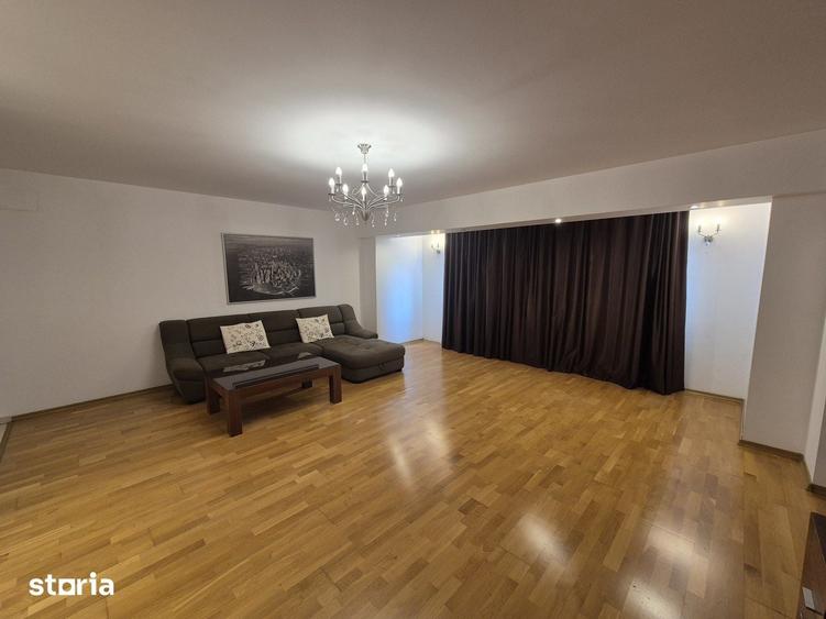 Apartament cu 3 camere în Centrul Civic