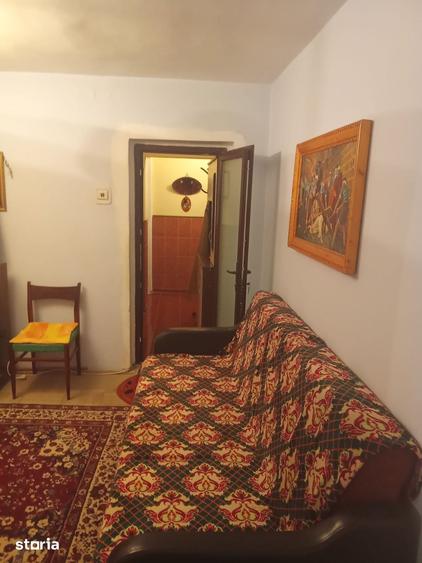 Apartament cu 3 camere semidecomandat în Micro 14
