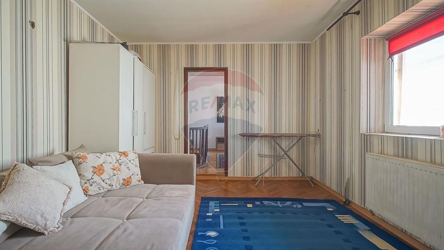 Casă cu 7 camere cu Teren 450 Mp în Central
