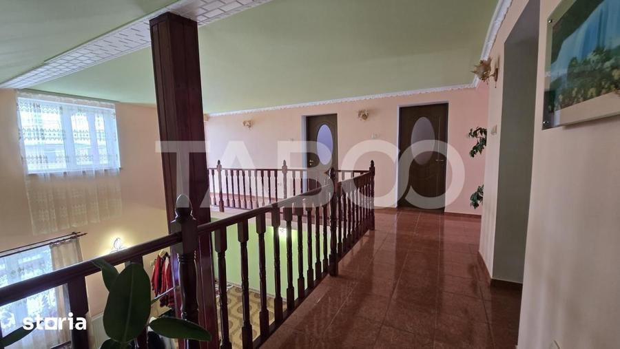 Casă cu 4 camere cu Teren 159 Mp în Roșia