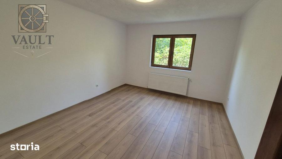 Casă cu 9 camere cu Teren 510 Mp în Crevedia