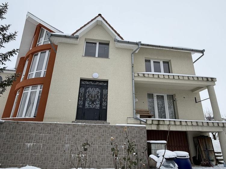 Casă cu 4 camere în Central