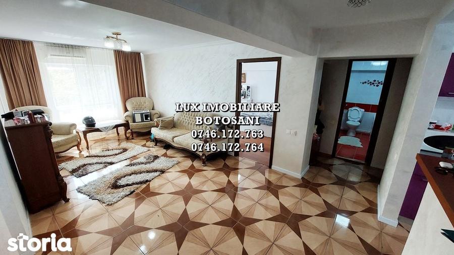 Apartament cu 4 camere decomandat în Central