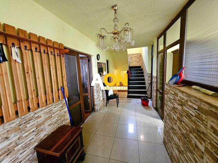 Casă individuală cu 5 camere cu Canalizare în Cetate