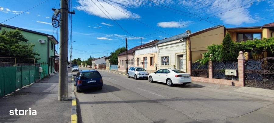 Casă cu 3 camere cu Teren 305 Mp în Central