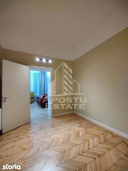 Apartament cu 3 camere, mobilat în Central