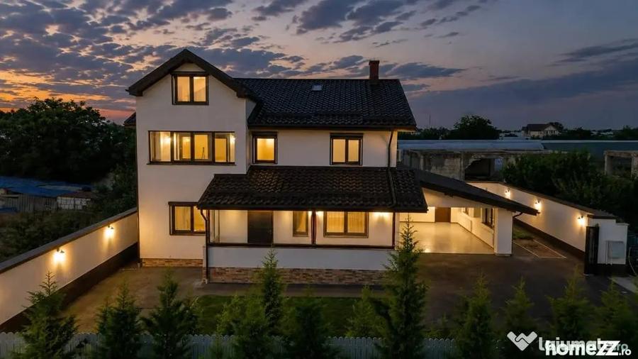 Casă cu 7 camere cu Teren 492 Mp în Central