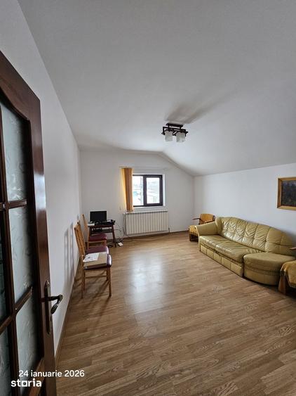 Casă cu 4 camere cu Teren 3000 Mp în Curtești