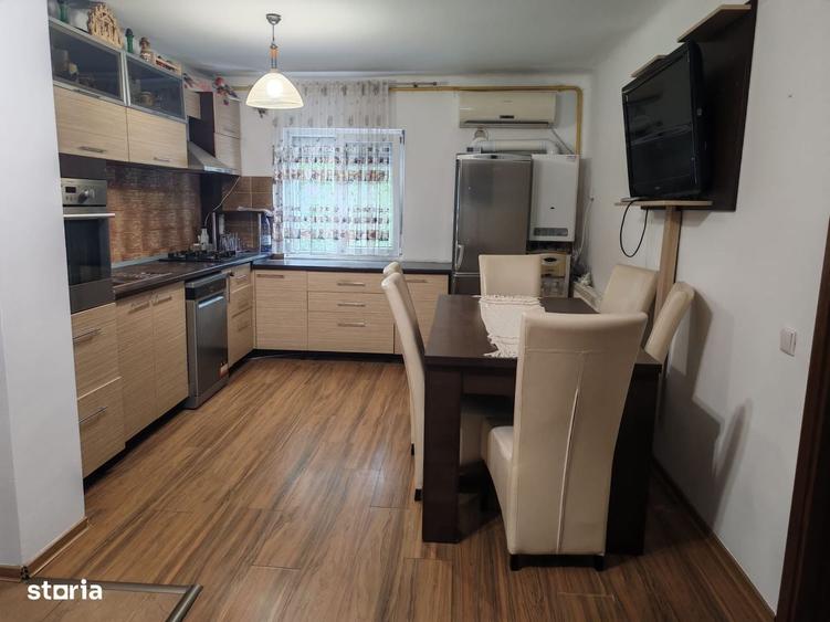 Apartament cu 4 camere decomandat în 1 Mai