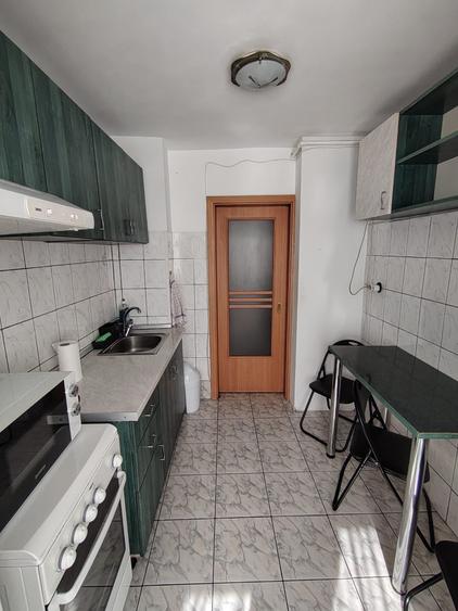 Apartament cu 3 camere decomandat în Titan