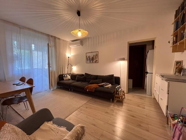 Apartament cu 3 camere nedecomandat, mobilat în Metalurgie