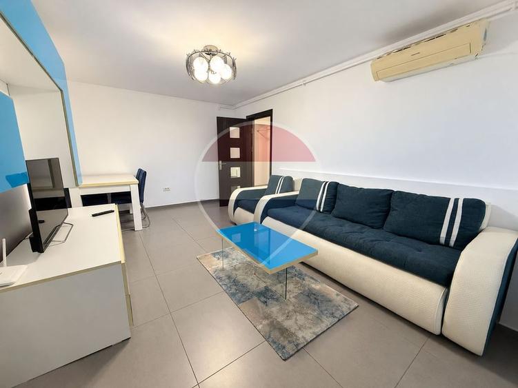 Apartament cu 2 camere semidecomandat, mobilat în Boema