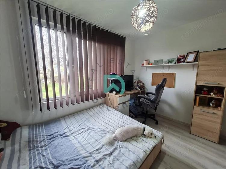 Apartament cu 3 camere decomandat în Craiter