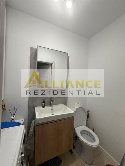 Casă individuală cu 4 camere decomandat cu Canalizare în Central